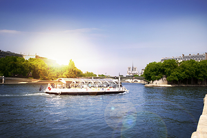 Batobus巴黎塞纳河水上巴士