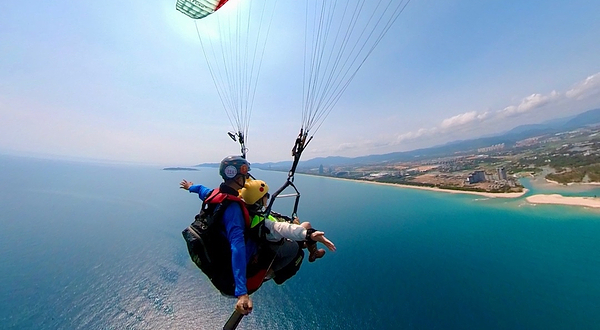 三亚海棠湾心情滑翔伞基地