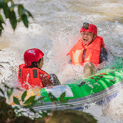 百色大王岭漂流景区