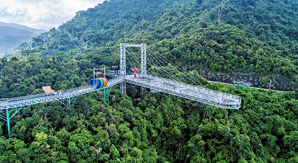 呀诺达热带雨林