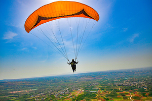 洛阳万安山滑翔伞飞行营地