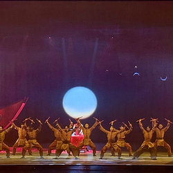 大潮归来舞台剧