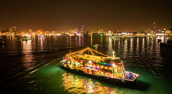 全明星号游轮人妖秀