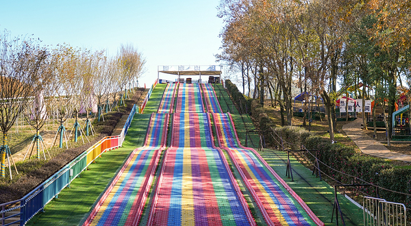 阳春山月·枫FUN游乐度假村