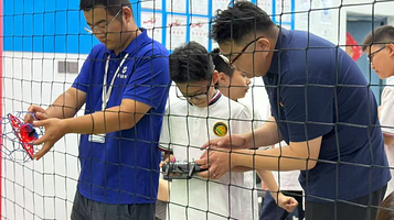 华逸经纬度科技体育俱乐部