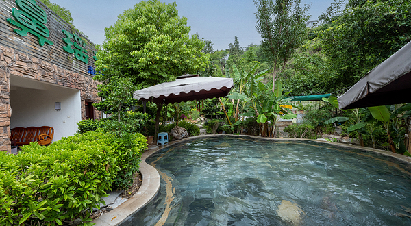 华宁象鼻温泉度假村