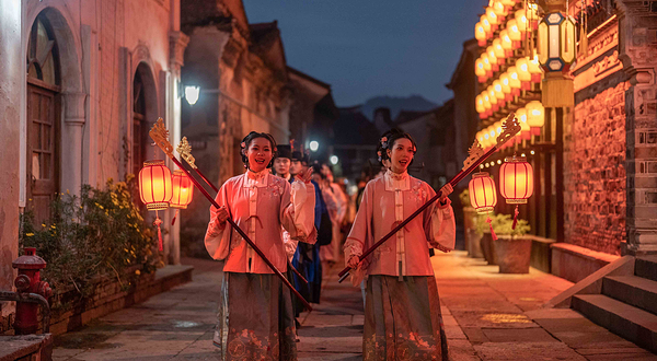 微空间实景演艺楼秀《好事来临》