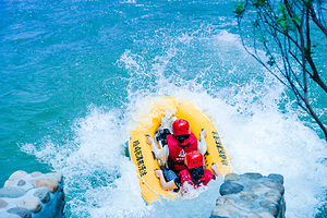 安吉隐将谷瀑布漂流
