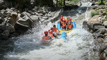 邹城峡谷漂流