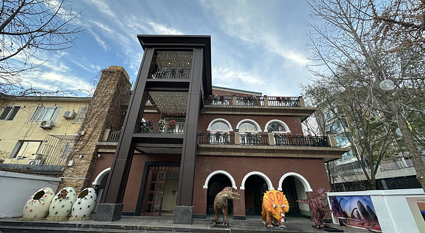 朝阳伏龙域化石博物馆