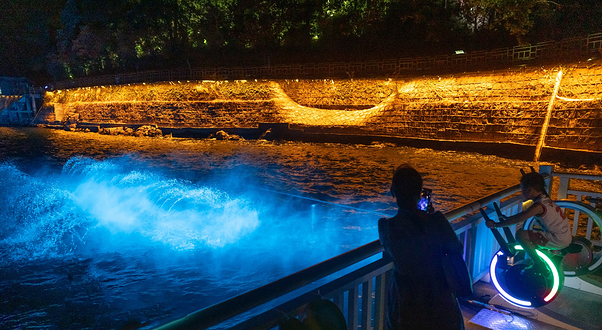 千岛湖“月光之恋”光影艺术夜游