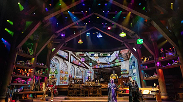 纽约百老汇《二十面酒馆》