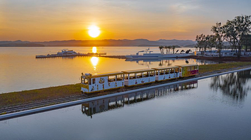 白鹤湖嘻嘻哩生态水世界