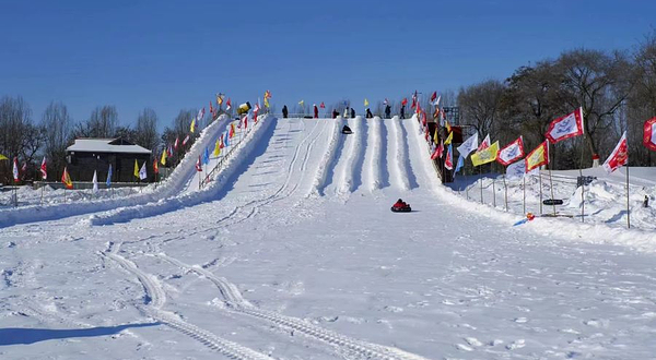 青年湖冰雪嘉年华