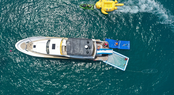 神州半岛自由鹿游艇俱乐部