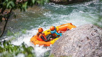 龙王山峡谷漂流