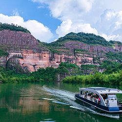 丹霞山水上丹霞