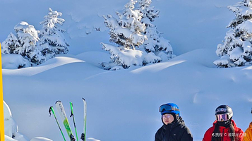 卧龙山国际滑雪场
