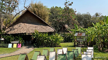 嘟嘟车游览古城