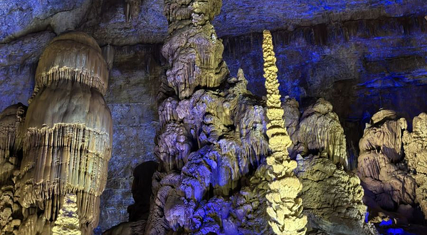织金洞国家重点风景名胜区-灵芝山
