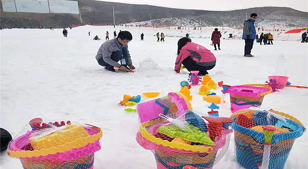 龙山国际滑雪场