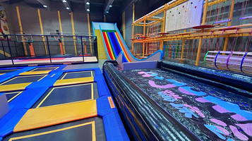 A+JUMP室内跳伞蹦床公园
