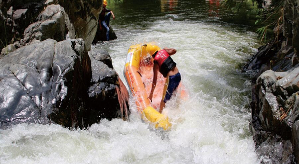 五指山水满河热带雨林风景区