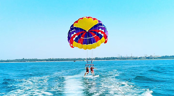 北海银滩拖伞帆船体验中心