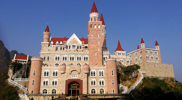 兴义市吉隆堡度假村