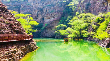 太行赤壁悬流景区-碧水丹崖