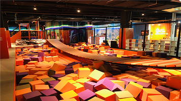 太姆斯蹦床公园