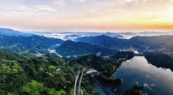 别山湖游船