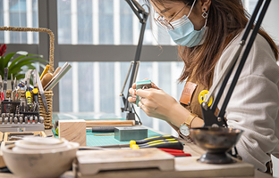 瑞银鸟非遗银饰手工体验馆