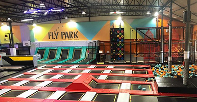 FLY蹦床工厂反弹乐园