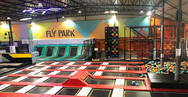 FLY蹦床工厂反弹乐园