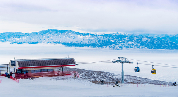赛里木湖国际滑雪场度假区