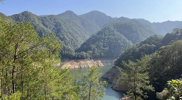 梅湾湖