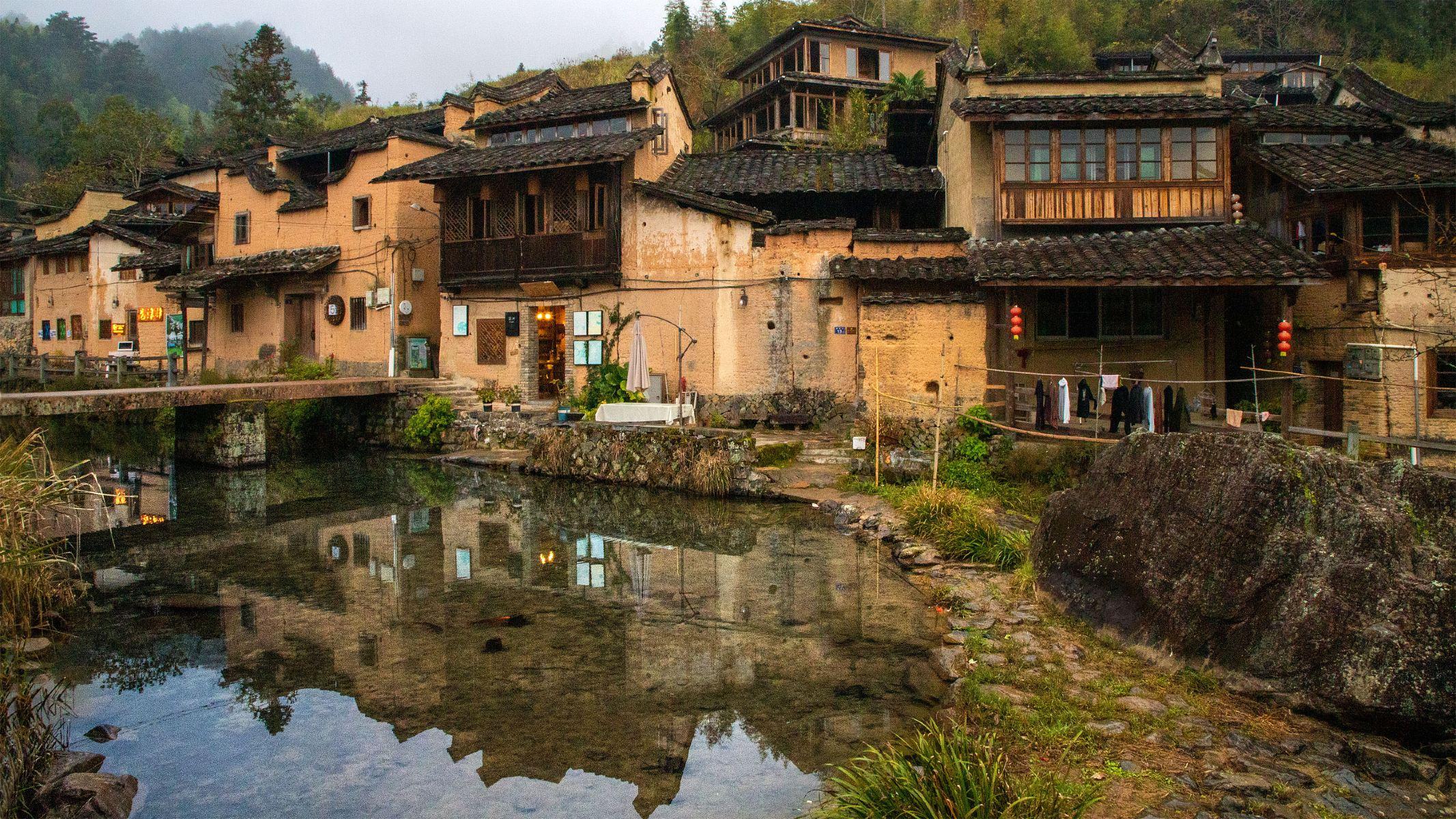 龙潭里村