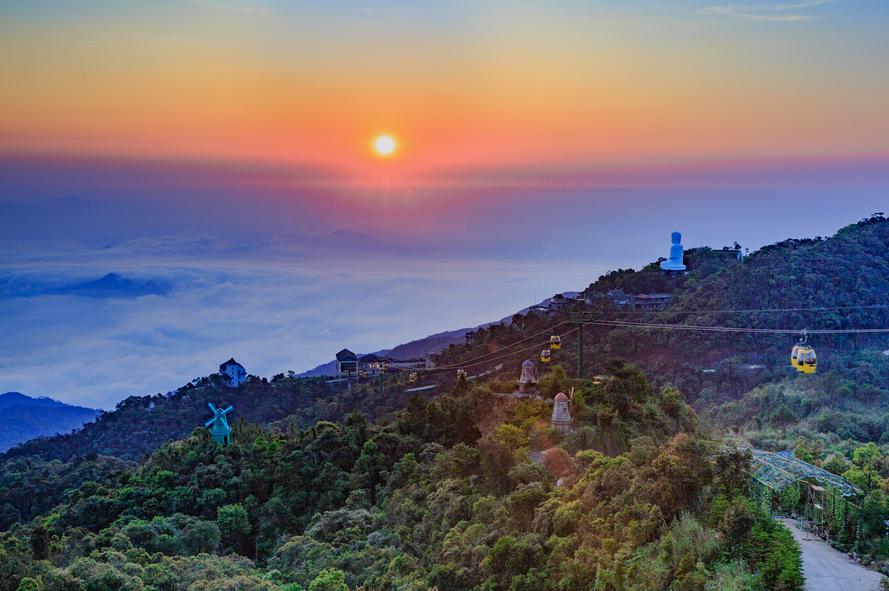 巴拿山太阳世界