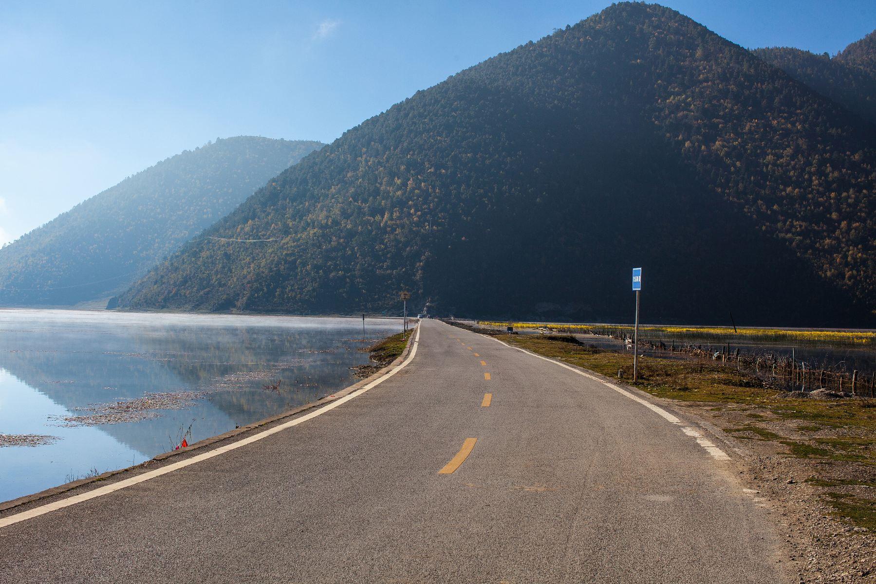 纳帕海环湖路