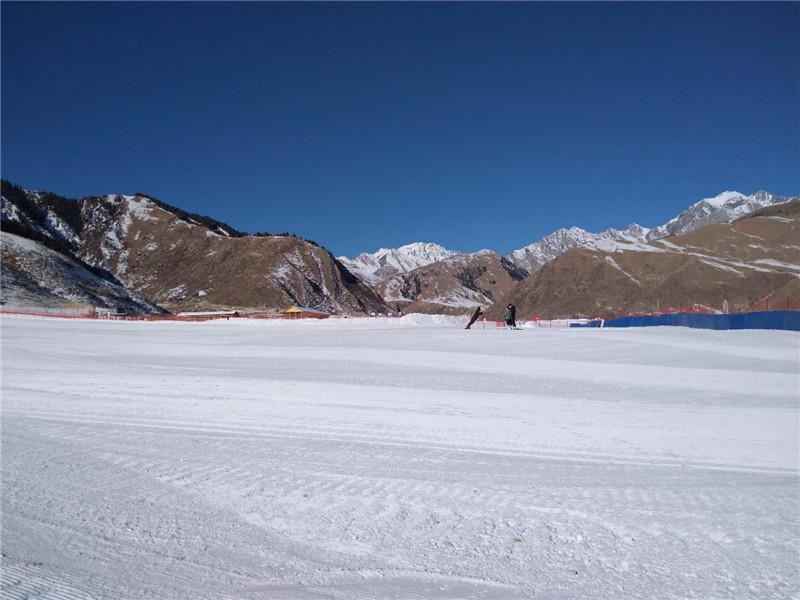 天山托峰滑雪场