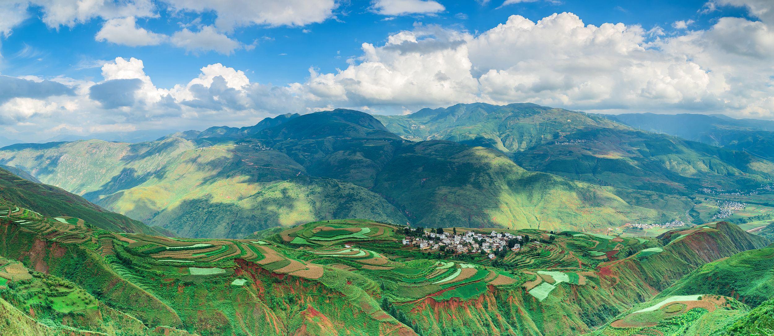 红土地落霞沟风景区