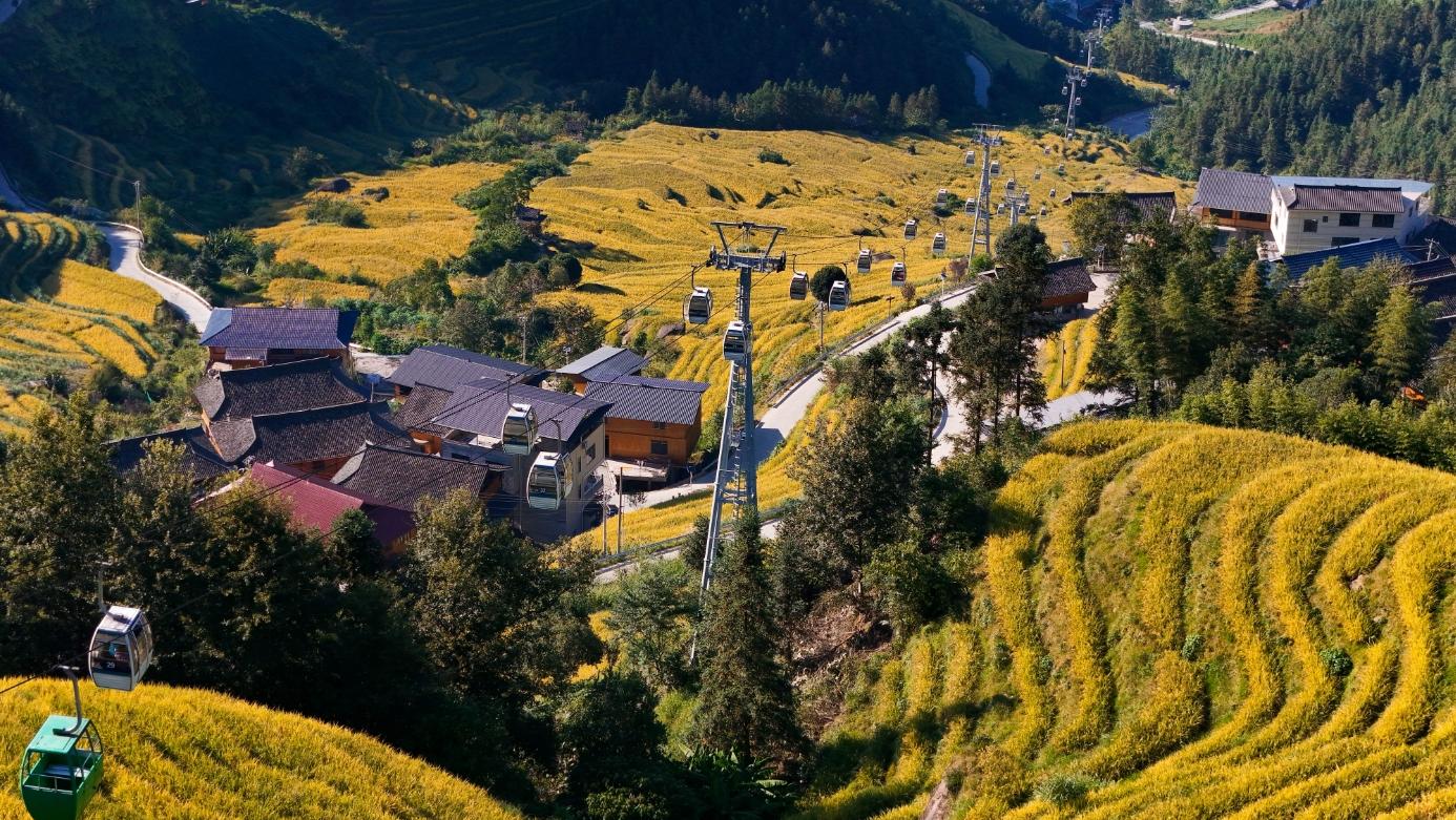布尼梯田加乌瀑布景区