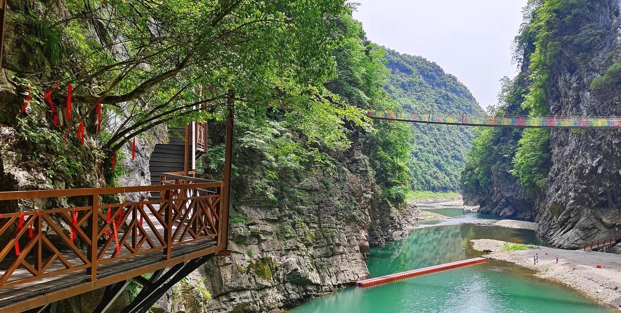 锦鲤山峡谷漂流