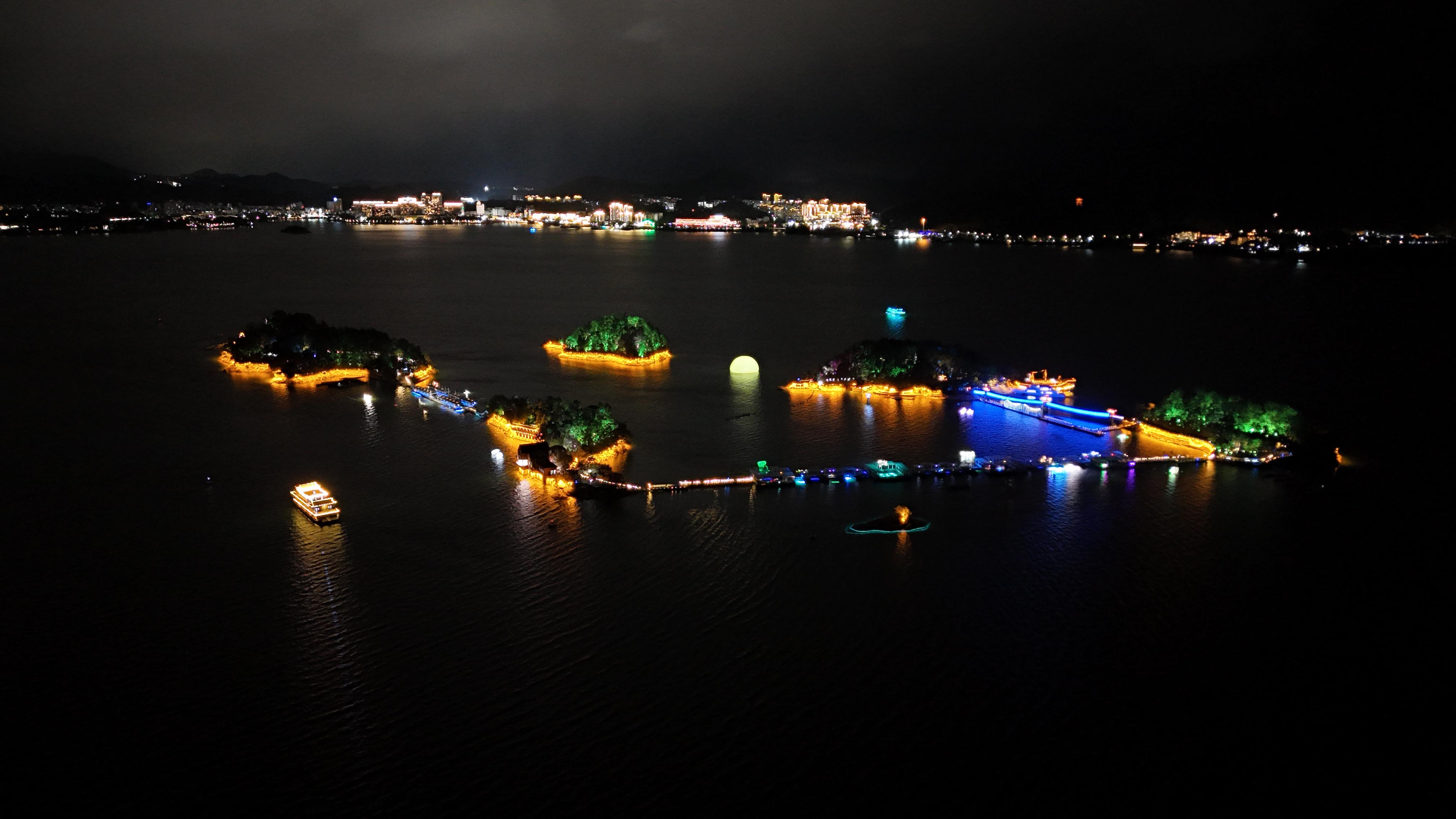 千岛湖“月光之恋”光影艺术夜游