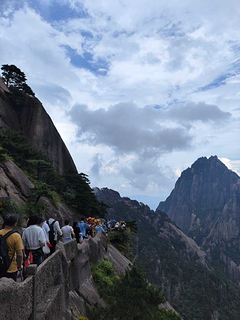 黄山风景区一日游【全景黄山 送登山3宝 西海大峡谷 导游陪同上山