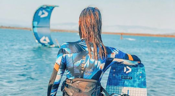 完美大海陆地冲浪滑板馆