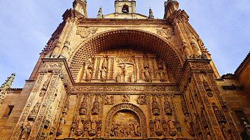 圣埃斯特万修道院