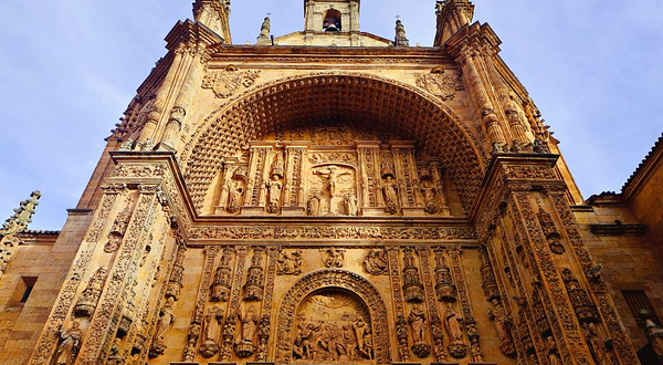 圣埃斯特万修道院