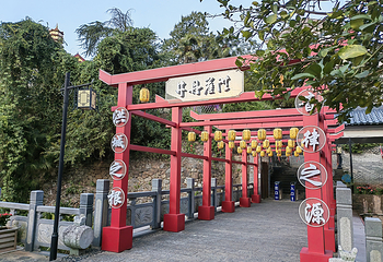 洪崖丹井景区第 12 张图片